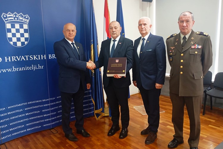 Slika /dokumenti/Nikola/Fotografije - web/Sokolovi - Monografija 1.jpg